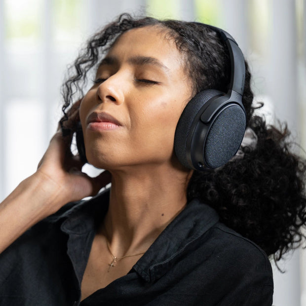 <h3><strong>Designed for a Premium Listening Experience</strong></h3>